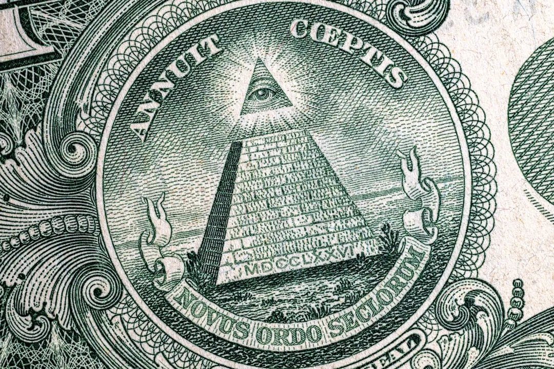 The pyramid in the Great Seal reflects Masonic symbols of enlightenment.