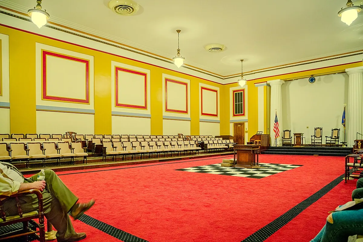 Classical Revival building reflects Masonic architectural traditions since 1717.