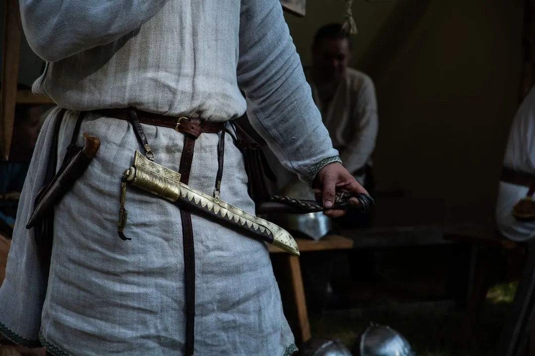 Il significato del grembiule massonico si estende agli strumenti che rappresentano l'artigianato e la fratellanza