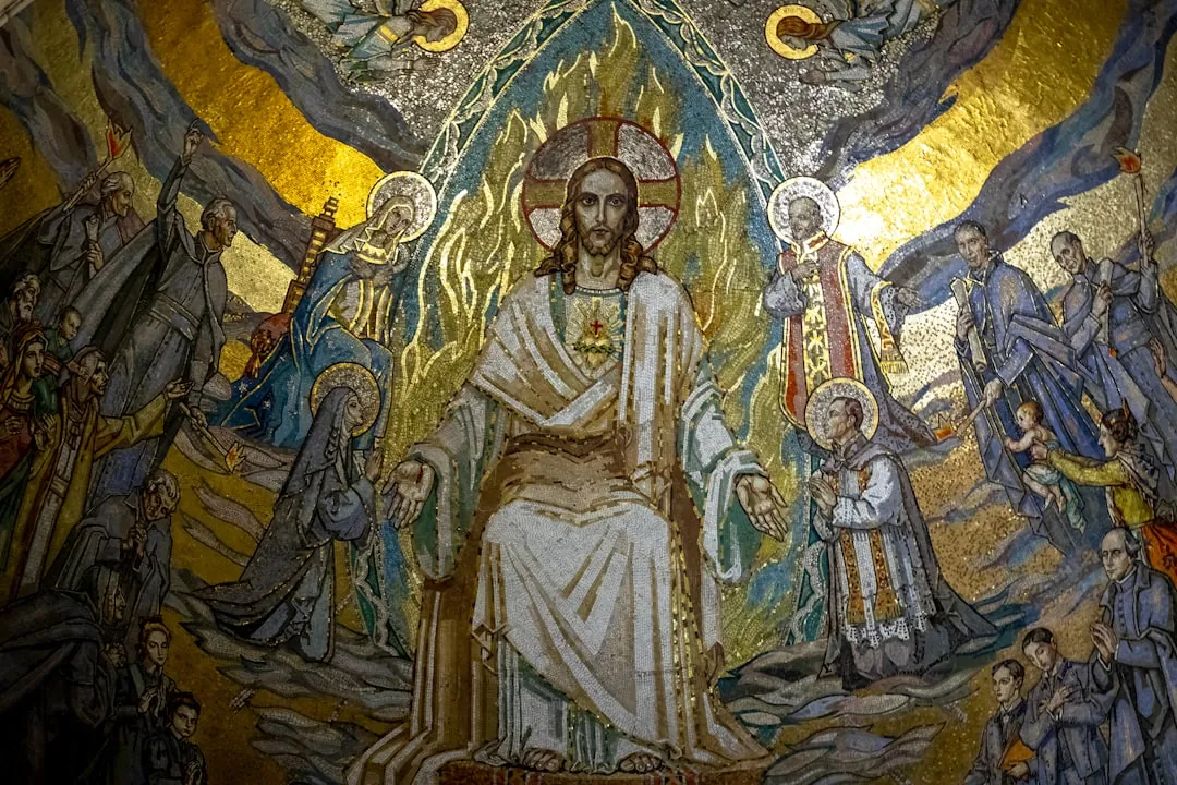 Il simbolismo spirituale contrasta con l'immagine dell'occhio monetario sulla valuta