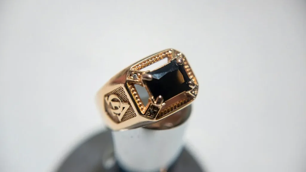 33rd degree freemason ring displaying ornate masonic insignia